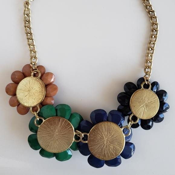 Multicolor flowers statement necklace - Picture 3 of 7